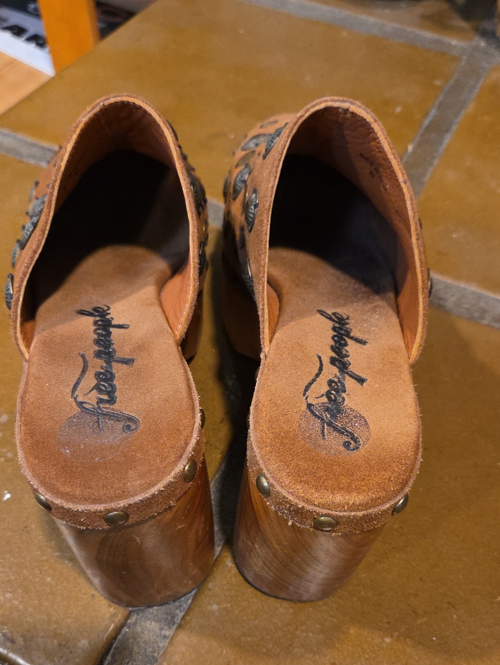 Claudia Clogs - Picture 10 of 12